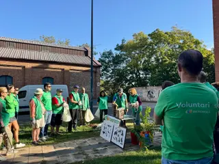 Voluntarios de Iberdrola durante una actividad relacionada con el cuidado del medio ambiente