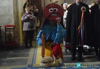 La tradición vive tras la máscara