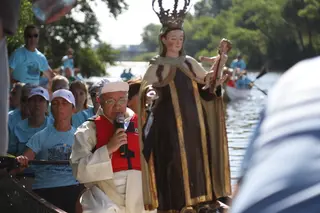 La Virgen del Carmen surca por primera vez las aguas del Duero en Zamora