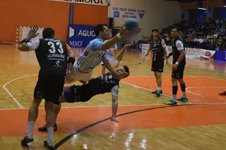 El Balonmano Zamora, más inspirado tras los descansos
