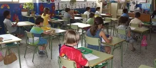 Alumnos en un aula. Archivo