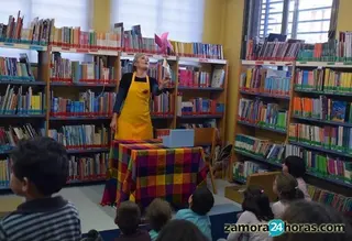 Félix Albo ofrece sus cuentos para adultos en la Biblioteca Municipal de La Candelaria