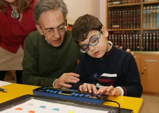 Alumno del CRE junto a su profesor