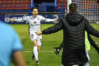 Julián Luque celebra un gol con el Zamora