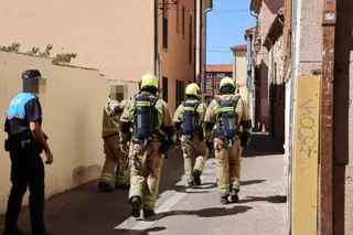 Bomberos en el barrio de La Lana 
