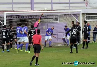 La victoria en La Bañeza reactiva la moral del CD Villaralbo