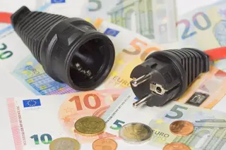 Dinero, electricidad, factura de la luz, coste energético, crisis energética. Recurso CLUB EXCELENCIA
