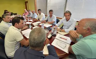 El presidente de la FEMP afirma que las críticas de De Santiago-Juárez se deben a que la Junta está "preocupada" ante las competencias que tendrá que asumir con la Ley de reforma local