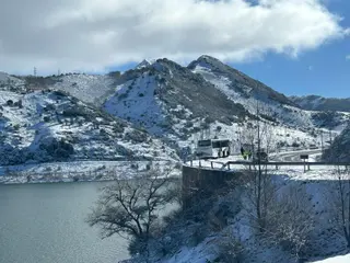 Un autobús de escolares zamoranos sufre un accidente en la nieve que pudo acabar en tragedia.