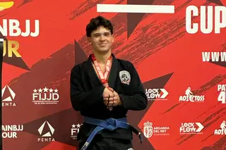 Hugo Domínguez en el podio
