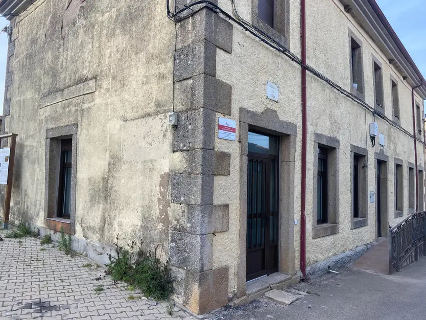 Imagen Del Edificio De Las Antiguas Escuelas De Rabanales