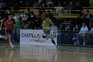 Un instante del Balonmano Zamora - UBU San Pablo Burgos