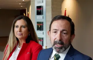 Miriam Chacón ICAL . Los procuradores no adscritos Ana Rosa Hernando y Javier Teira comparecen ante los medios de comunicación tras la votación de las mociones previstas en el Pleno de las Cortes de Castilla y León. | Miriam ChacÃ³n