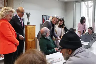 La vicepresidenta de la Junta de Castilla y León y consejera de Familia e Igualdad de Oportunidades, Isabel Blanco, visita el Centro de Día de Benavente de Fundación Intras. | JL Leal