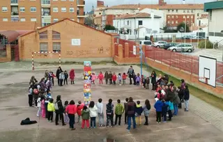 El CEIP Miguel de Cervantes baila por la paz
