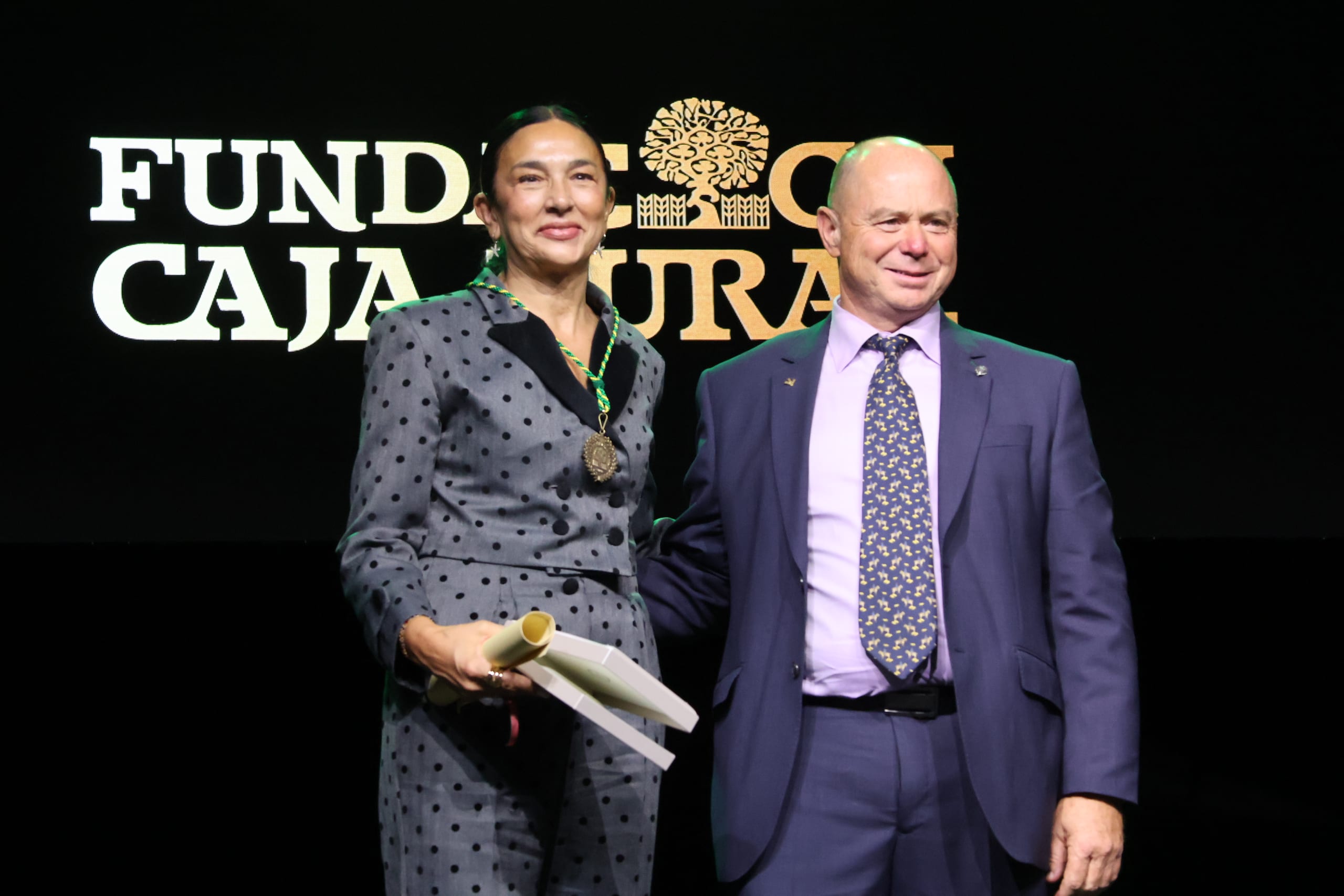 Pilar Cisneros recibi&oacute; el premio a Zamorana Ilustre