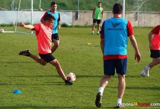 Tres cadetes y dos juveniles provinciales entrenan con la primera plantilla del Zamora