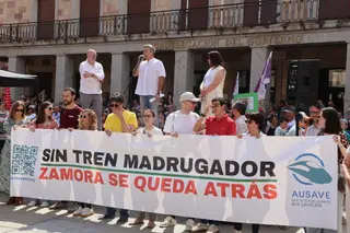 Concentración por la pérdida de servicios ferroviarios-Archivo