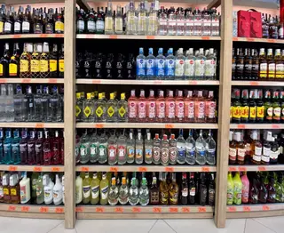 Pasillo de bebidas alcohólicas en un supermercado. Europa Press