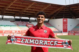Aleix Gorjón, posando en su presentación como jugador del Zamora CF | Carlos G. Rodríguez