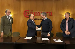 Enrique Oliveira, presidente de la Cámara e Israel López, presidente de la Junta Pro Semana Santa
