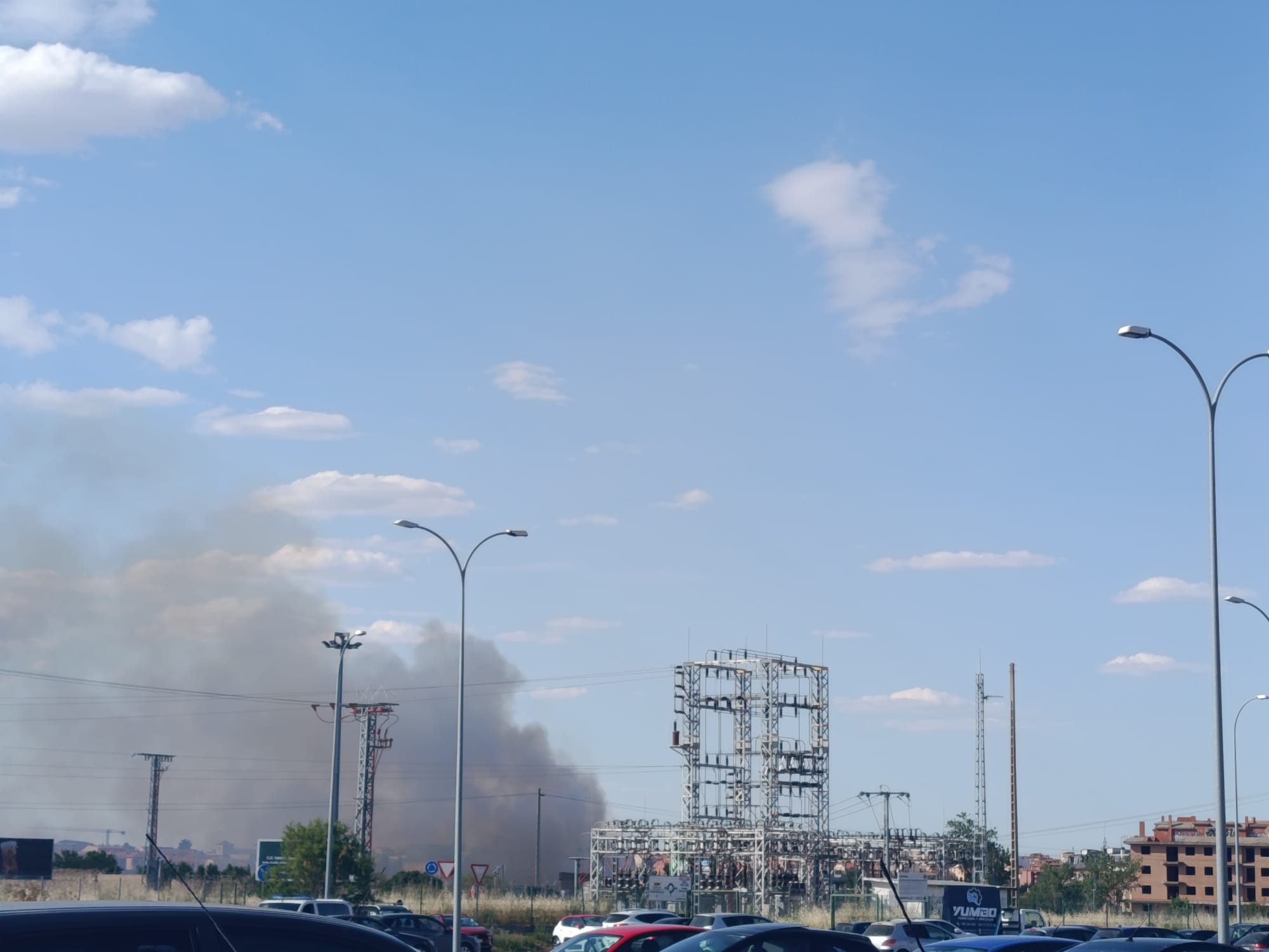 As&iacute; se ve&iacute;a el incendio en torno a las 18:45 horas desde el aparcamiento del Ruta de la Plata