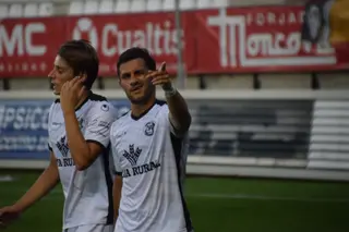 Mario Losada celebra un gol con el Zamora CF | Z24H
