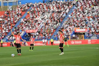 Parra y Dani Hernández en un momento del encuentro de play-off