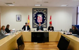 Miriam Chacón / ICAL . El presidente de las Cortes preside la reunión de la Mesa de las Cortes para abordar el anteproyecto de presupuesto para 2026 de la cámara autonómica y las instituciones propias. | Miriam Chacón
