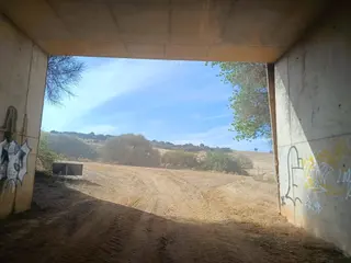 Muro izquierdo del puente de la A-52
