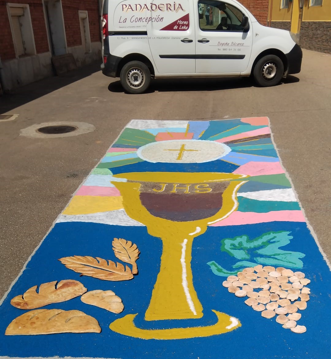 Alfombra de sal y pan en Manganeses de la Polv. para celebrar el Corpus