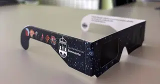 Imagen de las gafas repartidas en Benavente para el eclipse solar del próximo 12 de agosto
