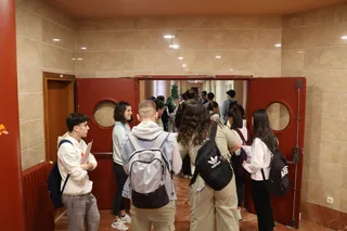 Alumnos a la espera del comienzo de la PAU 2025. Archivo