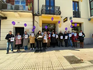 Representantes de CSIF a las puertas de su delegación en Zamora. Archivo