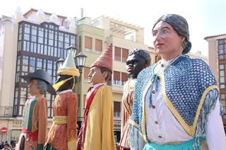 Exposición en la Plaza Mayor del III Encuentro de Gigantes y Cabezudos