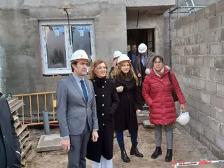 Suárez Quiñones visita la construcción de viviendas