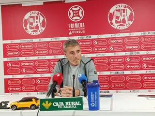 Óscar Cano en rueda de prensa post Ponferradina