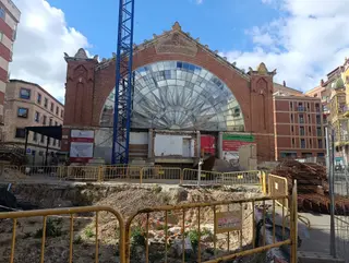 Ir a Navegación Ir a Navegación de Módulos Ir a Barra lateral Artículos Creando Artículo Información Estado Publicado Los borradores y los archivados permanecen ocultos en el sitio público Publicado El Categoría Local Organiza este artículo bajo una categoría adecuada Autor/es María Lorenzo Crear Nuevo Agregar Existente Elige el autor o autores del artículo URL pública Canonical public URL on the website. Updated automatically from slug and category. Select and copy manually if needed. Contenido Título David Gago reconoce ante los comerciantes del Mercado que es "arriesgado" poner fecha al reinicio de las obras Subtítulo El concejal de Obras envía un mensaje a los negocios afectados en el que admite el malestar por la paralización del proyecto Cuerpo H2 Optional when section is Photo denunciations or Society echoes (cover + title are enough for a reader submission). Enhance Article Medios Pie de Portada Imagen de Portada Las obras del Mercado de Abastos, paradas