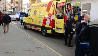 Ambulancia en la calle Villalpando. Archivo