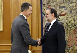 Rajoy incluye a Cospedal en un Ejecutivo del que salen Margallo y Fernández Díaz