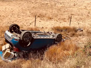 El coche volcado en el accidente de la N 122