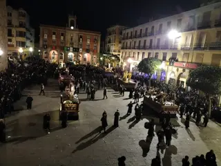 Zamora implosiona en su madrugada mágica y sube al calvario