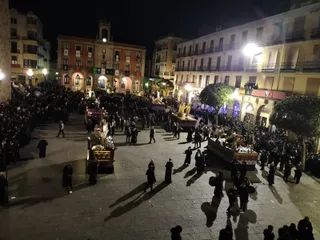 Zamora implosiona en su madrugada mágica y sube al calvario