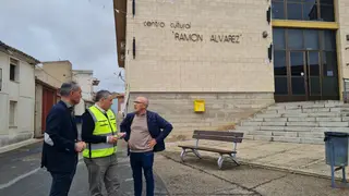 El presidente de la Diputación de Zamora, Javier Faúndez Domínguez, acompañado por el vicepresidente cuarto y diputado de Desarrollo Económico, Emilio Fernández Martínez, visitó este miércoles Coreses