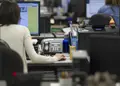 Una trabajadora en su oficina. Europa Press. Archivo