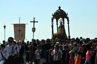 La Virgen del Rosario llega a la ermita