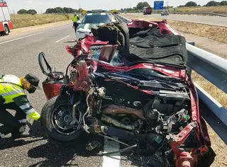 Dos heridos en el choque de un camión y un turismo en la A-62