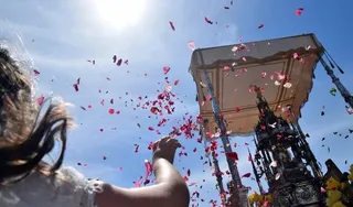 Devoción, solemnidad y altas temperaturas, en la colorida festividad del Corpus