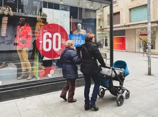 Las rebajas no salvan la contratación del comercio