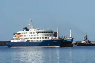 El crucero MV Hondius frente a las costas de Tenerife a principios de mayo | EP